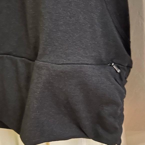 Bench hoodie - Picture 2 of 7